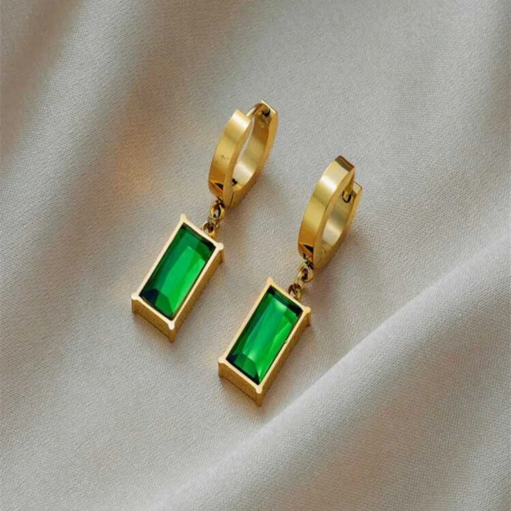 Green Zirconia Set Including French-style Knife Blade Pendant Necklace - Picture 2 of 4